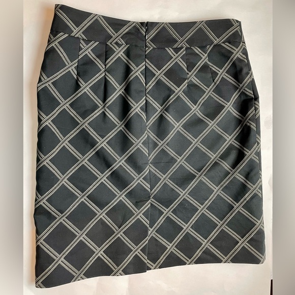 Jessica Black and Gray Geometric Pencil Skirt - Picture 2 of 8